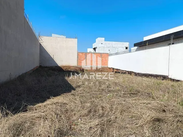 Terreno com 383m², à venda, no bairro Loteamento Santa Cândida em Apucarana