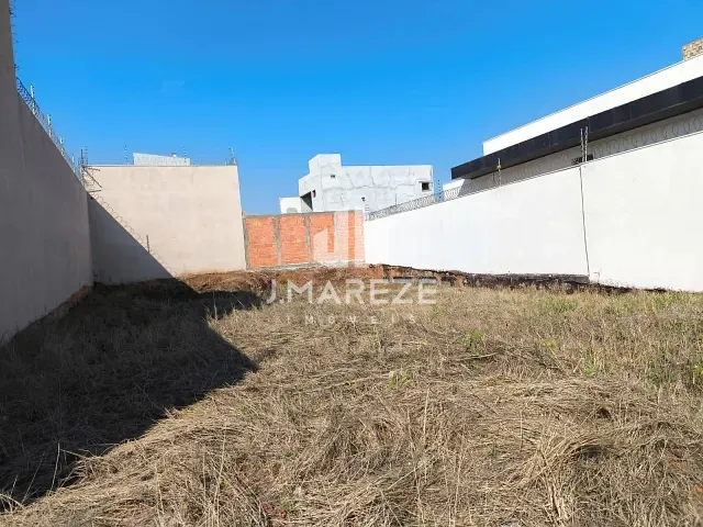 Terreno com 383m², à venda, no bairro Loteamento Santa Cândida em Apucarana