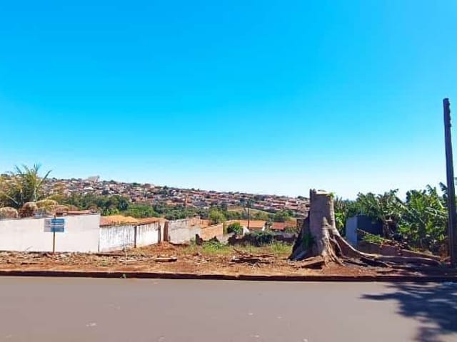 Terreno com 809m², à venda, no bairro Jardim Santo Antônio em Cambé