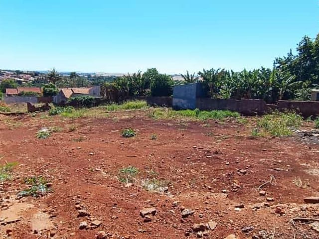 Terreno com 809m², à venda, no bairro Jardim Santo Antônio em Cambé