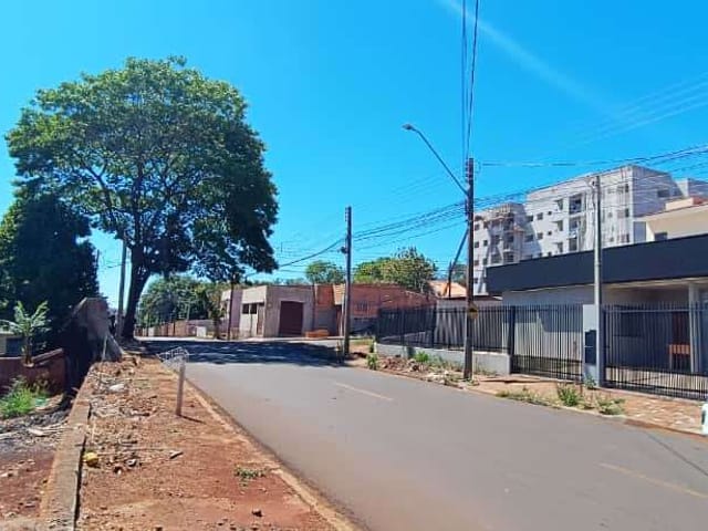 Terreno com 809m², à venda, no bairro Jardim Santo Antônio em Cambé
