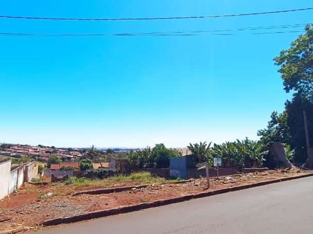 Terreno com 809m², à venda, no bairro Jardim Santo Antônio em Cambé