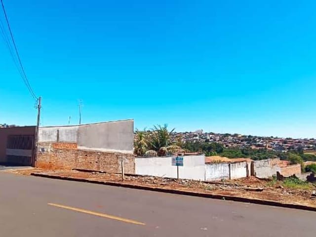 Terreno com 809m², à venda, no bairro Jardim Santo Antônio em Cambé