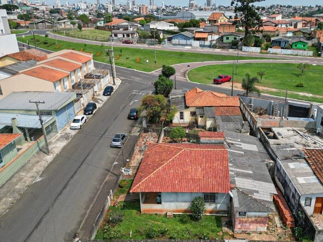 Terreno com 400m², à venda, no bairro Uvaranas em Ponta Grossa