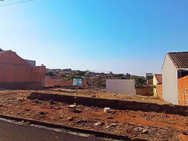 Terreno com 250m², à venda, no bairro Jardim Vitória em Cambé