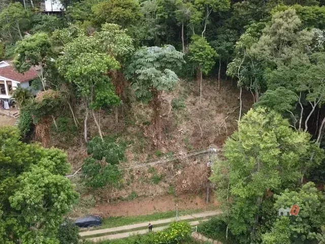 Terreno com 1782m², à venda, no bairro Correas em Petrópolis