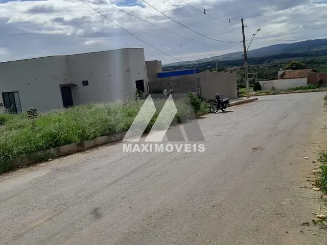 Terreno com 360m², à venda, no bairro Alto Paraiso em Araçuaí