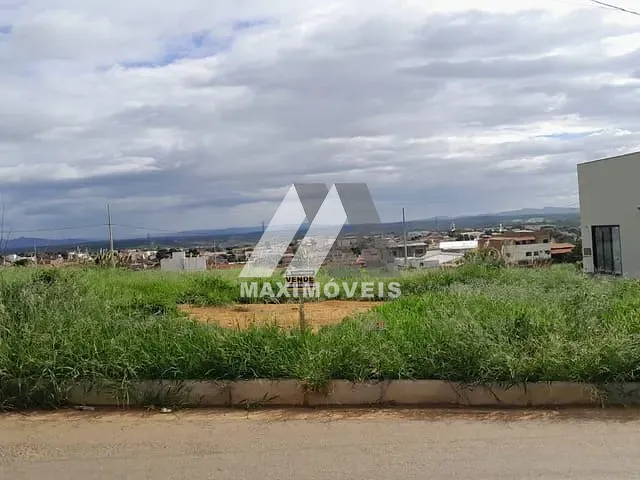 Terreno com 360m², à venda, no bairro Alto Paraiso em Araçuaí
