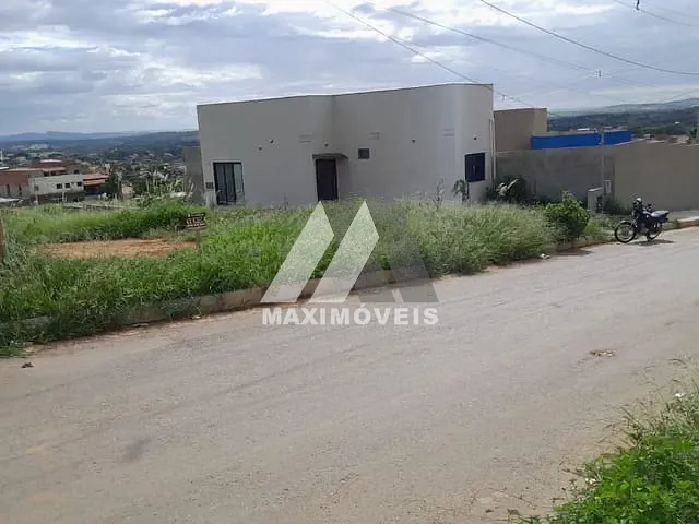 Terreno com 360m², à venda, no bairro Alto Paraiso em Araçuaí