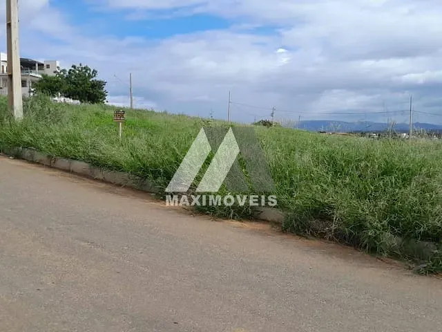Terreno com 360m², à venda, no bairro Alto Paraiso em Araçuaí