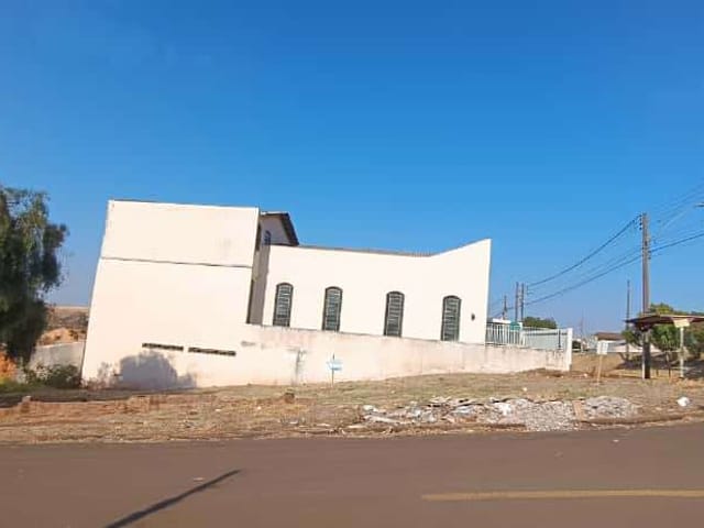 Terreno com 342m², à venda, no bairro Jardim Vitória em Cambé