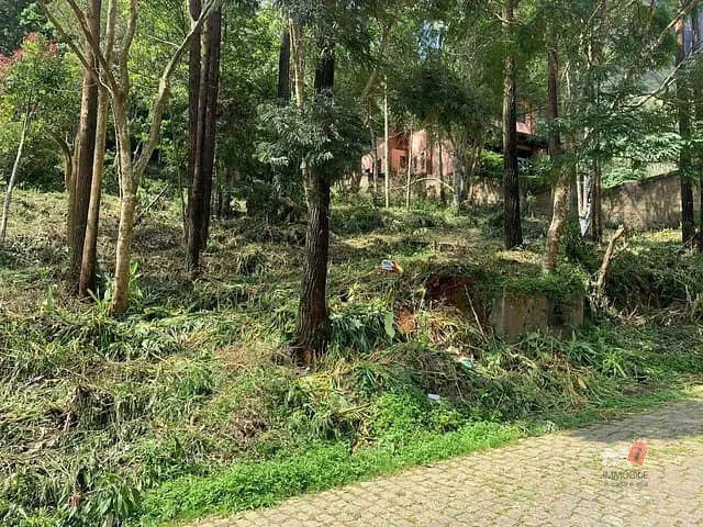 Terreno com 129m², à venda, no bairro Retiro em Petrópolis