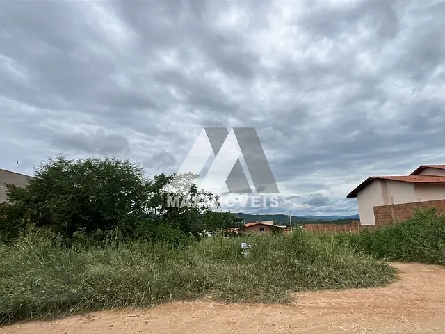 Terreno com 180m², à venda, no bairro São Francisco II em Araçuaí
