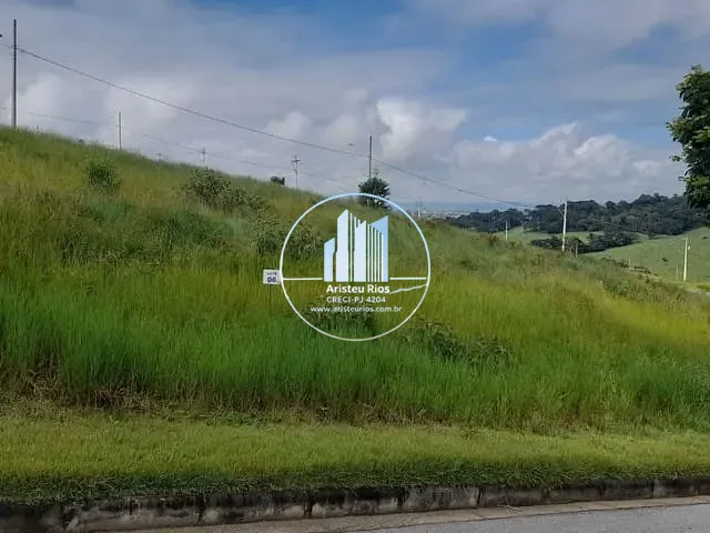 Terreno com 301m², à venda, no bairro Jardim Belvedere em Pouso Alegre