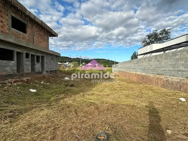 Terreno com 647m², à venda, no bairro Centro em Guararema