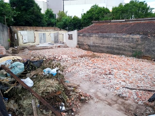 Terreno à venda, no bairro Uvaranas em Ponta Grossa