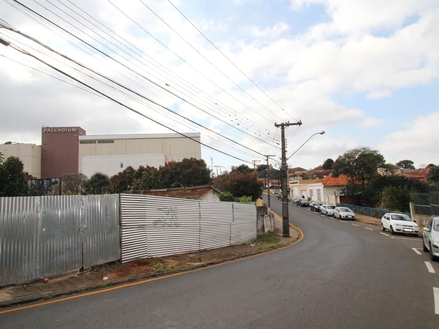 Terreno à venda, no bairro Uvaranas em Ponta Grossa