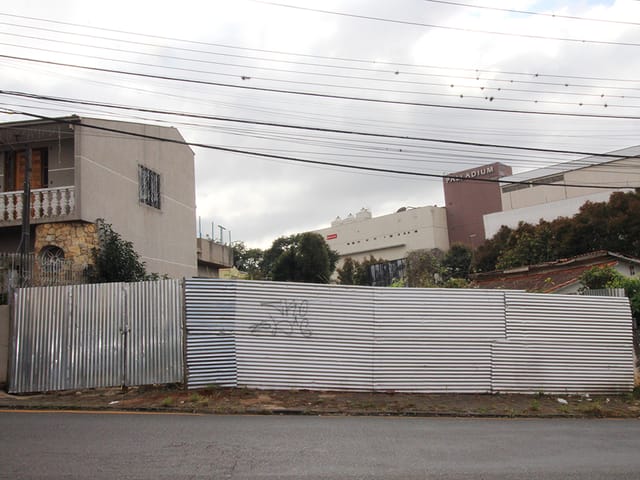 Terreno à venda, no bairro Uvaranas em Ponta Grossa