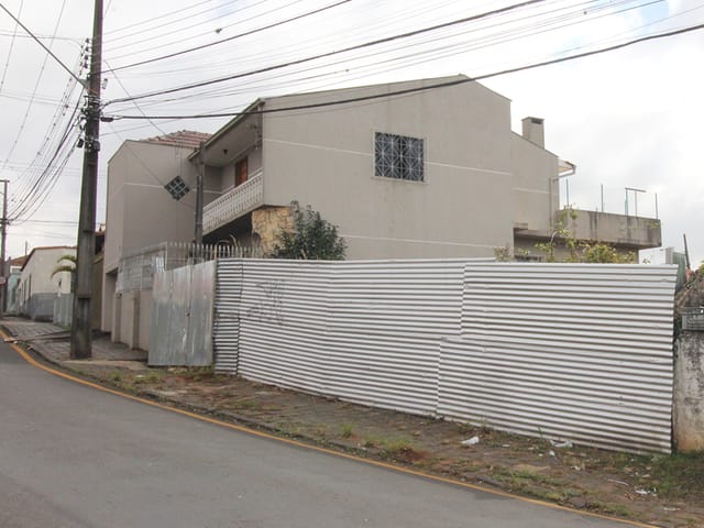 Terreno à venda, no bairro Uvaranas em Ponta Grossa
