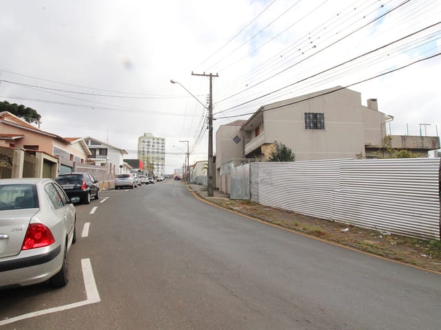 Terreno à venda, no bairro Uvaranas em Ponta Grossa