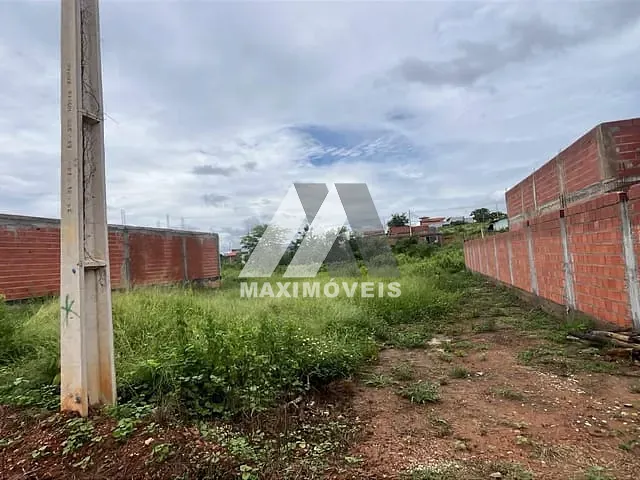 Terreno com 180m², à venda, no bairro São Francisco II em Araçuaí