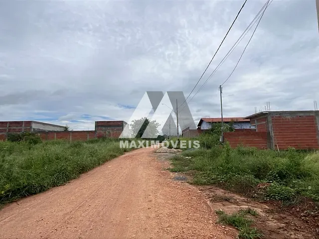 Terreno com 180m², à venda, no bairro São Francisco II em Araçuaí