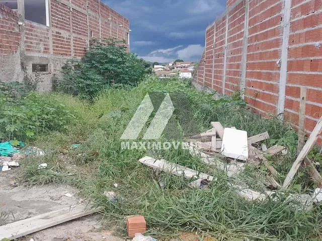 Terreno com 216m², à venda, no bairro J K em Araçuaí