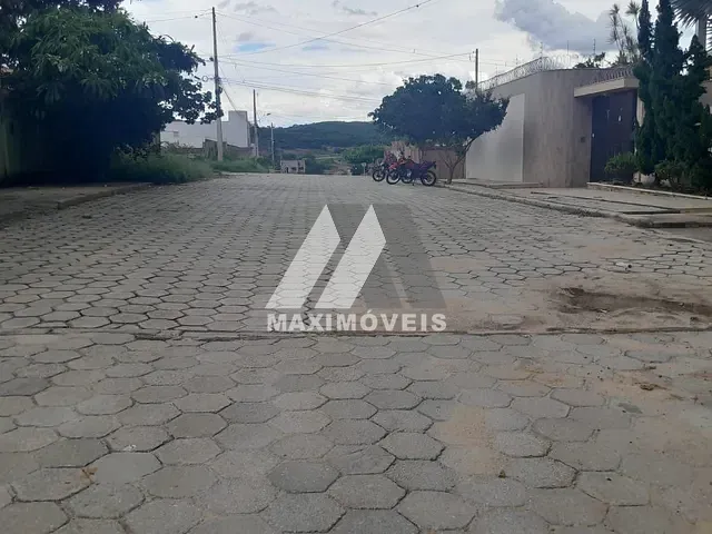 Terreno com 216m², à venda, no bairro J K em Araçuaí