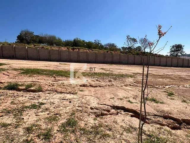 Terreno com 301m², à venda, no bairro Colinas de Indaiatuba em Indaiatuba