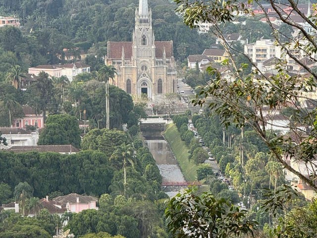 Terreno com 9376m², à venda, no bairro Valparaíso em Petrópolis