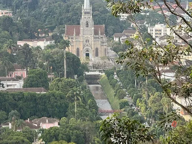 Terreno com 9376m², à venda, no bairro Valparaíso em Petrópolis