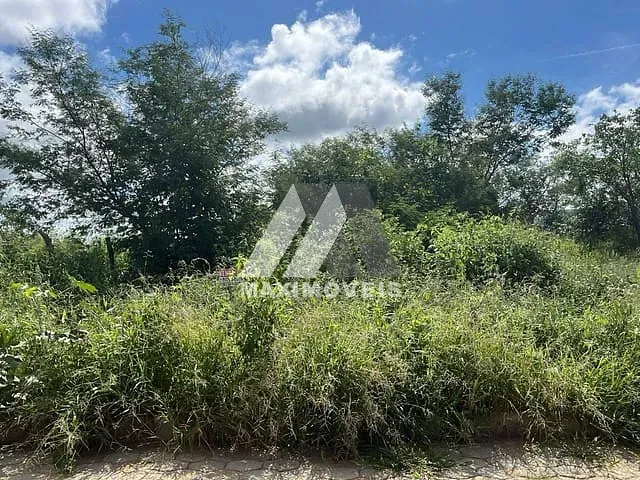 Terreno com 180m², à venda, no bairro São Francisco em Araçuaí