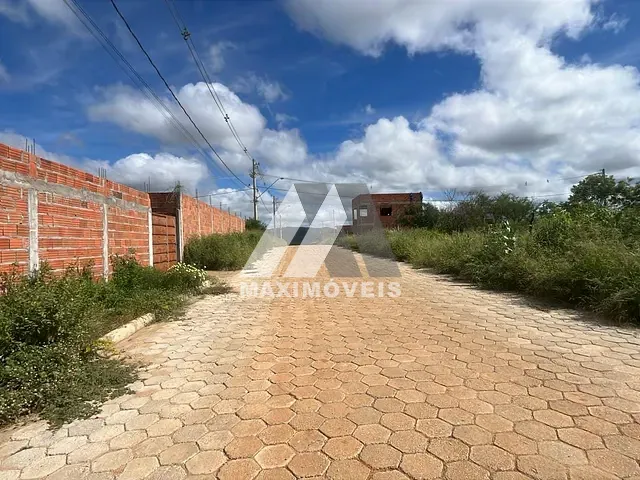 Terreno com 180m², à venda, no bairro São Francisco em Araçuaí