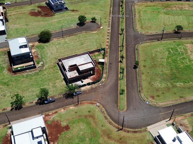 Terreno com 442m², à venda, no bairro Jardim Tarobá em Cambé