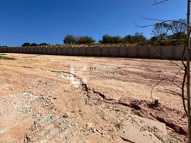 Terreno com 301m², à venda, no bairro Colinas de Indaiatuba em Indaiatuba