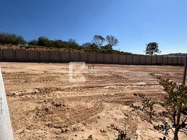 Terreno com 301m², à venda, no bairro Colinas de Indaiatuba em Indaiatuba