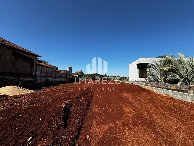 Terreno com 600m², à venda, no bairro Centro em Apucarana
