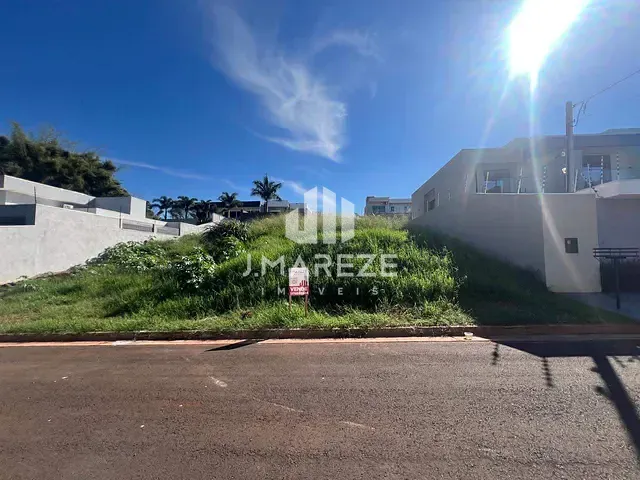 Terreno com 437m², à venda, no bairro Jardim Menegazzo em Apucarana