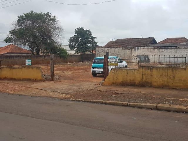 Terreno com 1272m², à venda, no bairro Centro em Cambé