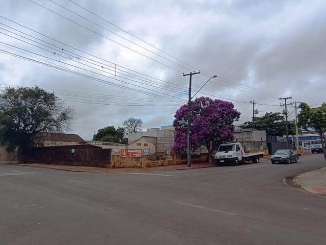 Terreno com 1272m², à venda, no bairro Centro em Cambé