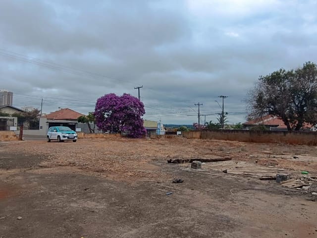 Terreno com 1272m², à venda, no bairro Centro em Cambé