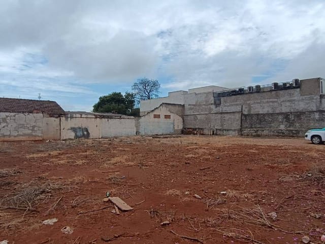Terreno com 1272m², à venda, no bairro Centro em Cambé