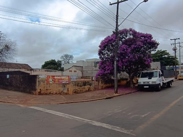 Terreno com 1272m², à venda, no bairro Centro em Cambé