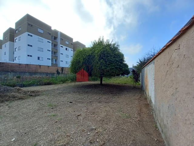 Terreno com 996m², à venda, no bairro Santana em Pindamonhangaba