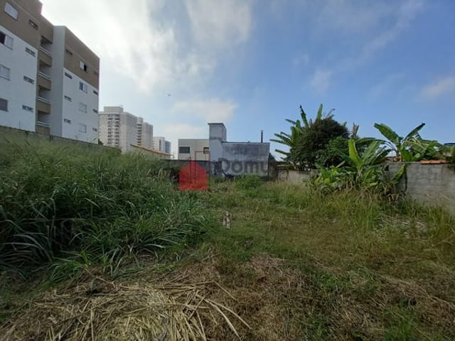 Terreno com 996m², à venda, no bairro Santana em Pindamonhangaba