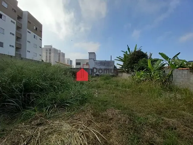 Terreno com 996m², à venda, no bairro Santana em Pindamonhangaba