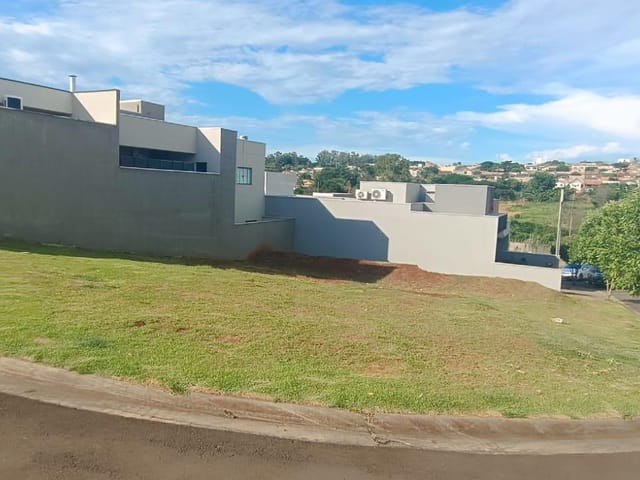 Terreno com 304m², à venda, no bairro Residencial Morada das Flores em Cambé