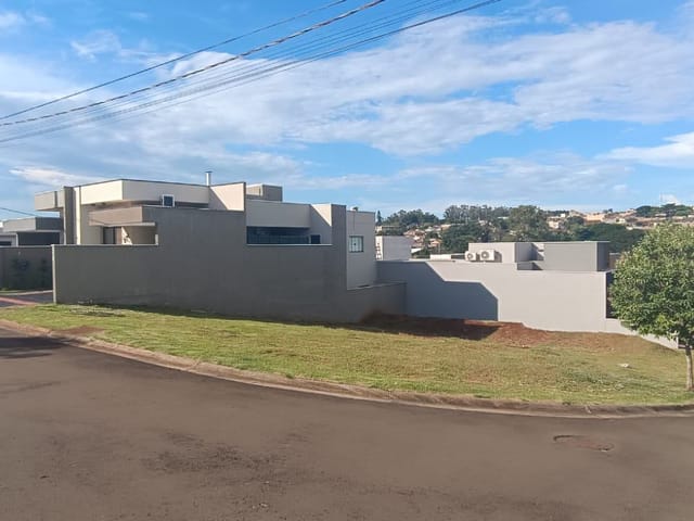 Terreno com 304m², à venda, no bairro Residencial Morada das Flores em Cambé