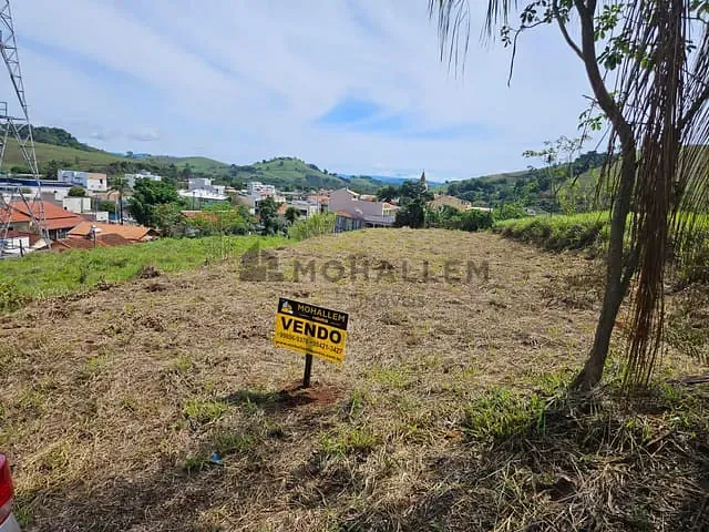 Terreno com 367m², à venda, no bairro Centro em Piranguinho
