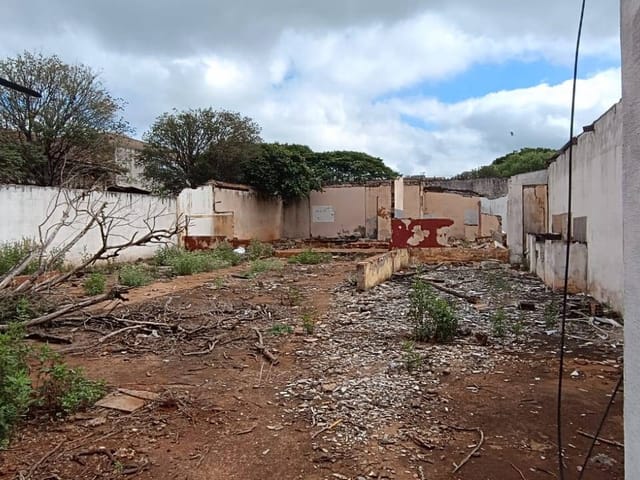 Terreno com 300m², à venda, no bairro Parque Residencial Manela em Cambé